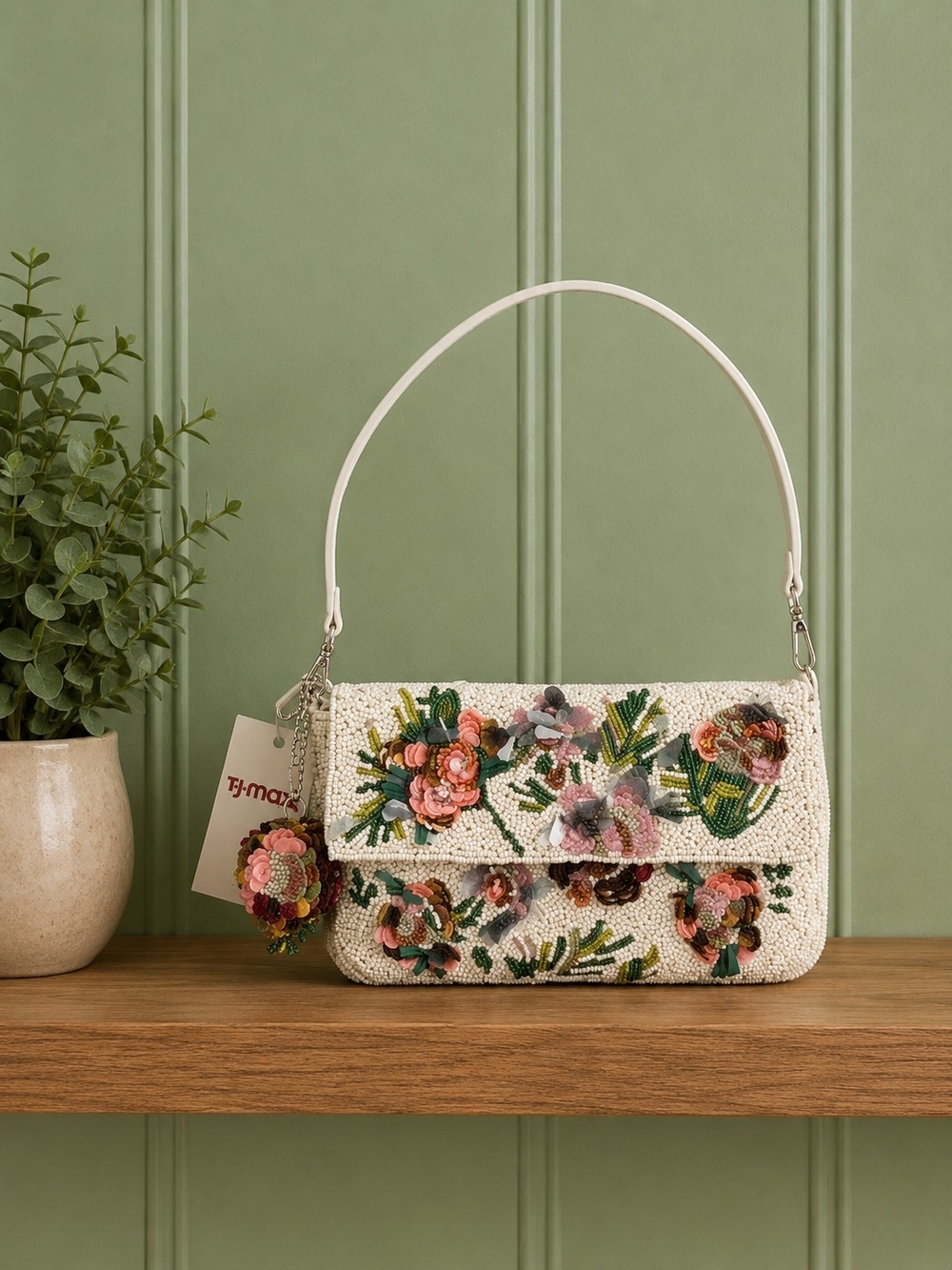 NWT MADE IN INDIA
Beaded multi flower cluster shoulder bag